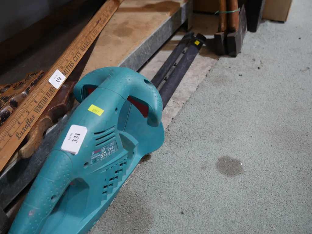 Electric Hedge trimmer Image 1++