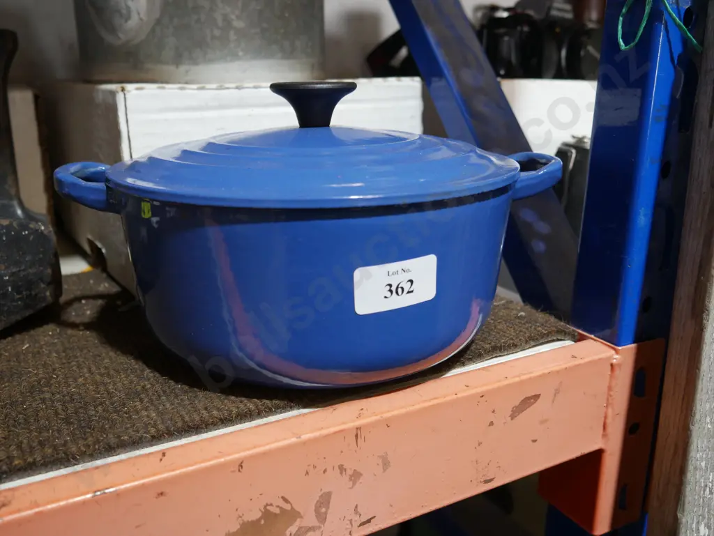 Le creuset pot Image 1++