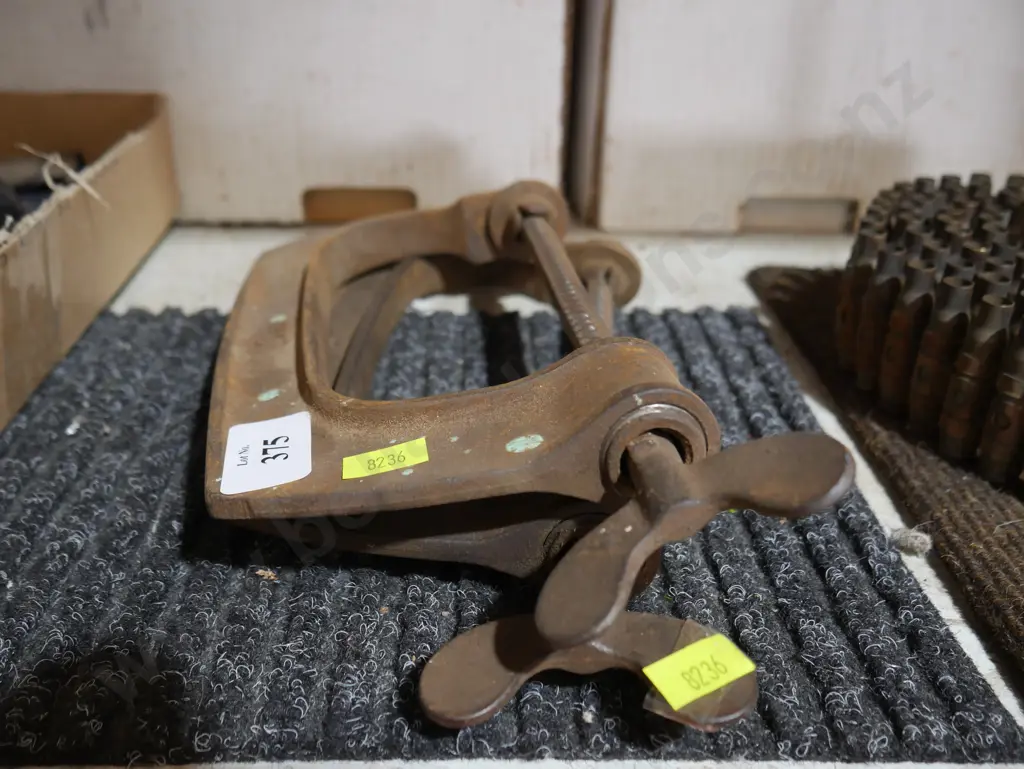 2 clamps Image 1++