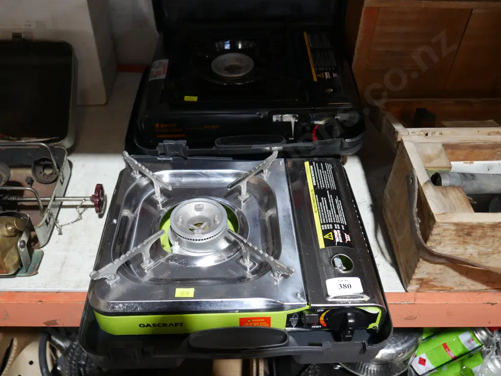 2 gas cookers Image 1++