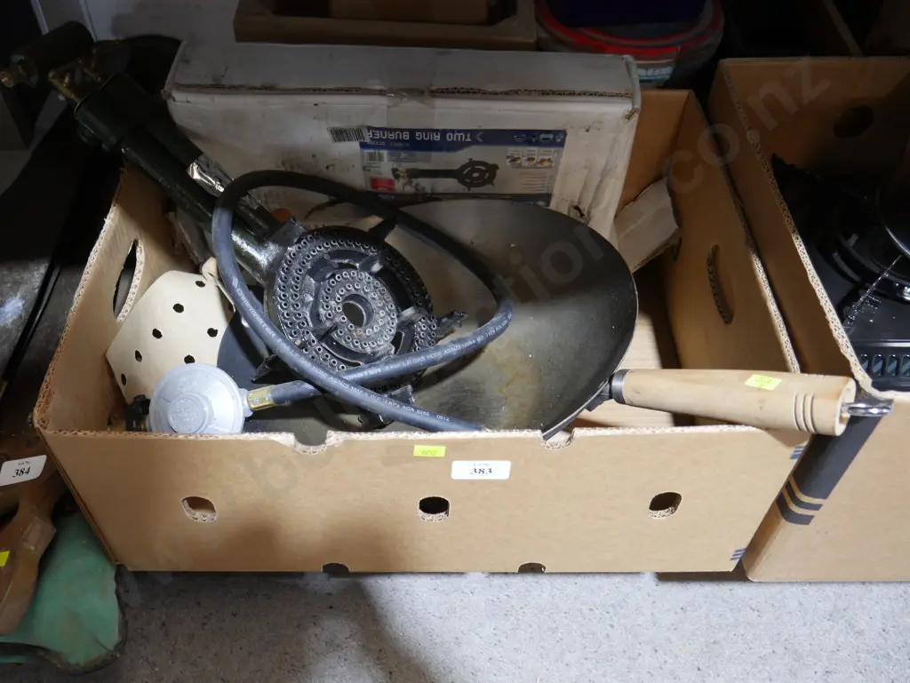 Gas cooker and wok Image 1++