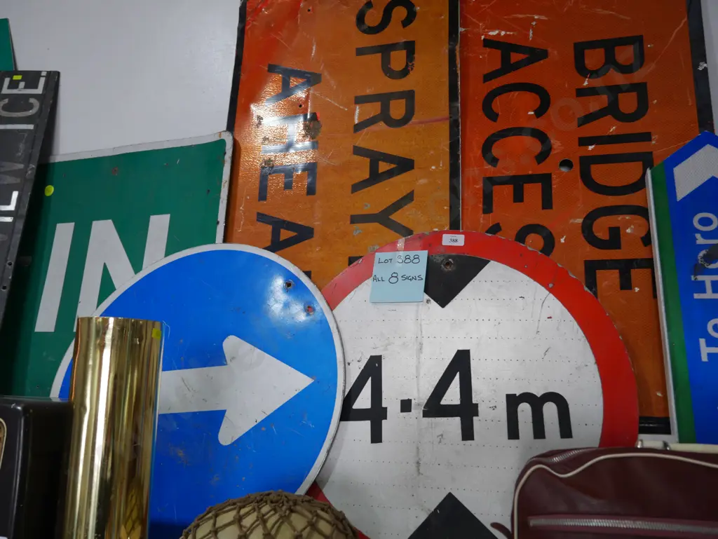 8 road signs Image 1++