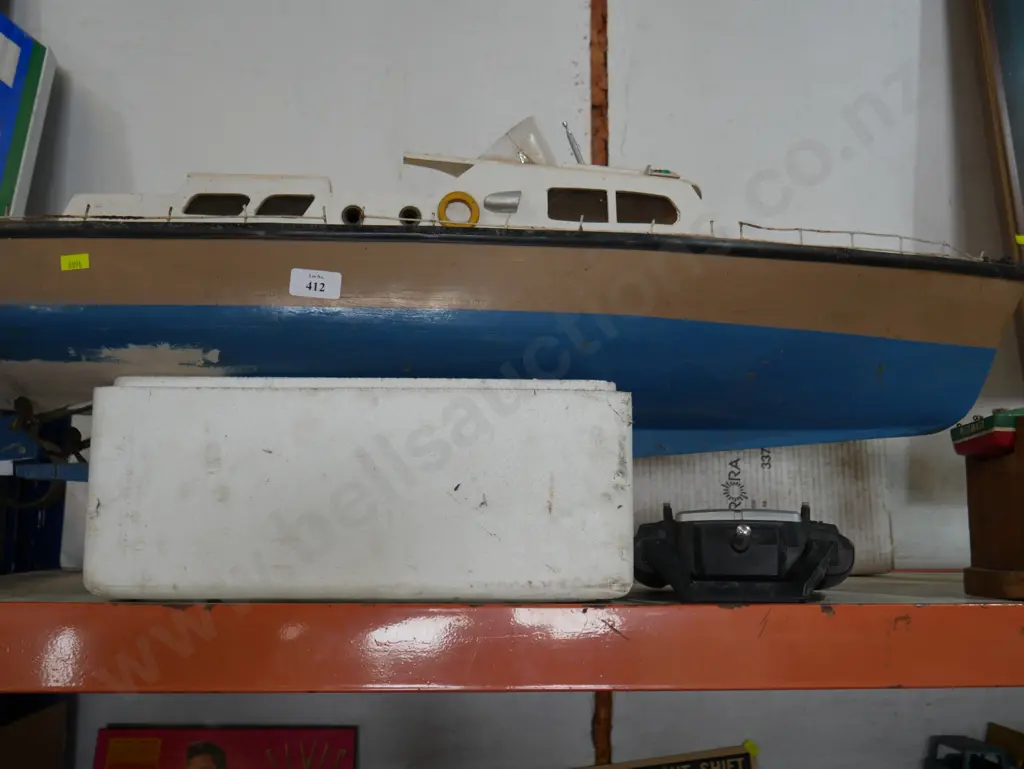 RC boat Image 1++