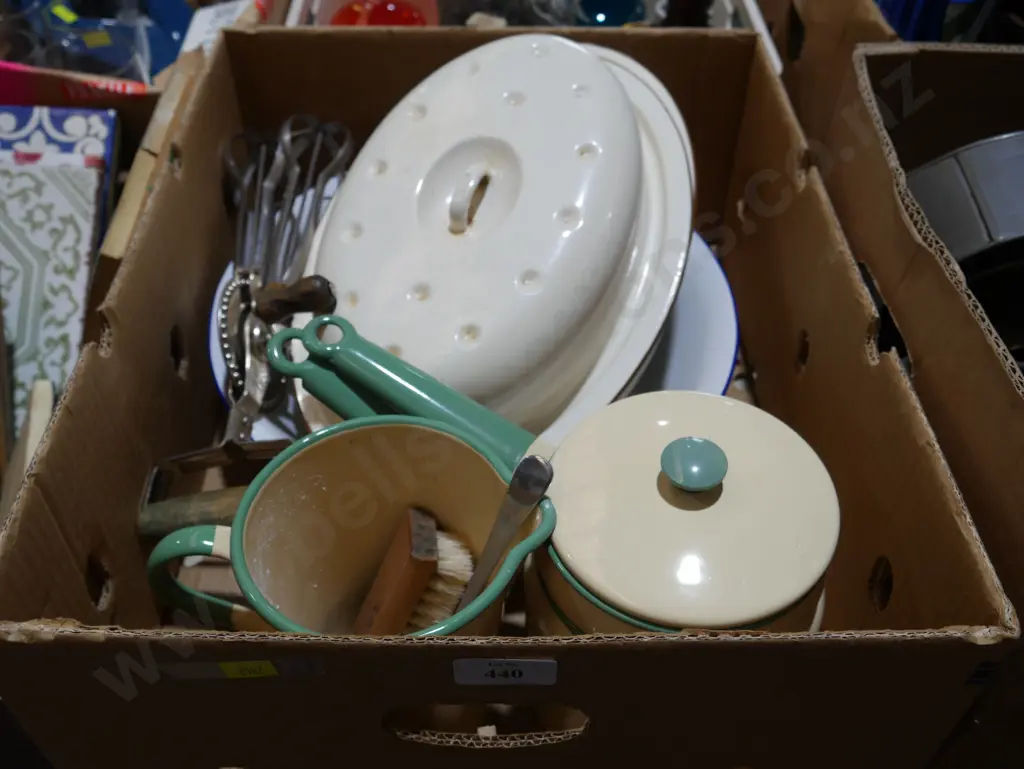 Enamel jug etc Image 1++