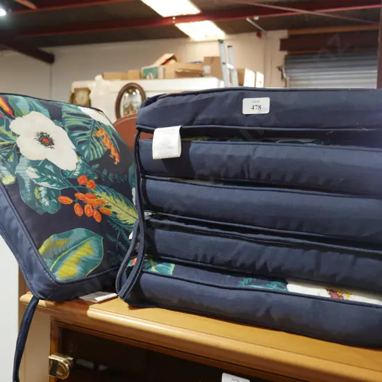 6 cushions