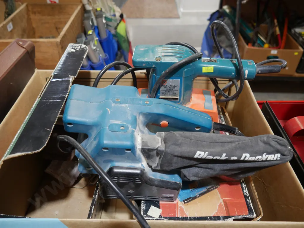Black and decker sanders Image 1++