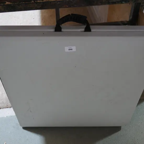 Folding table
