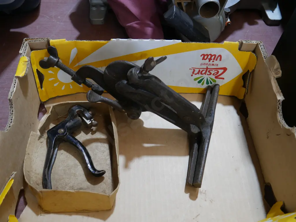 Saw sharpener and vise Image 1++