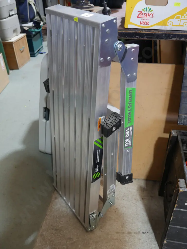 Folding work platform Image 1++
