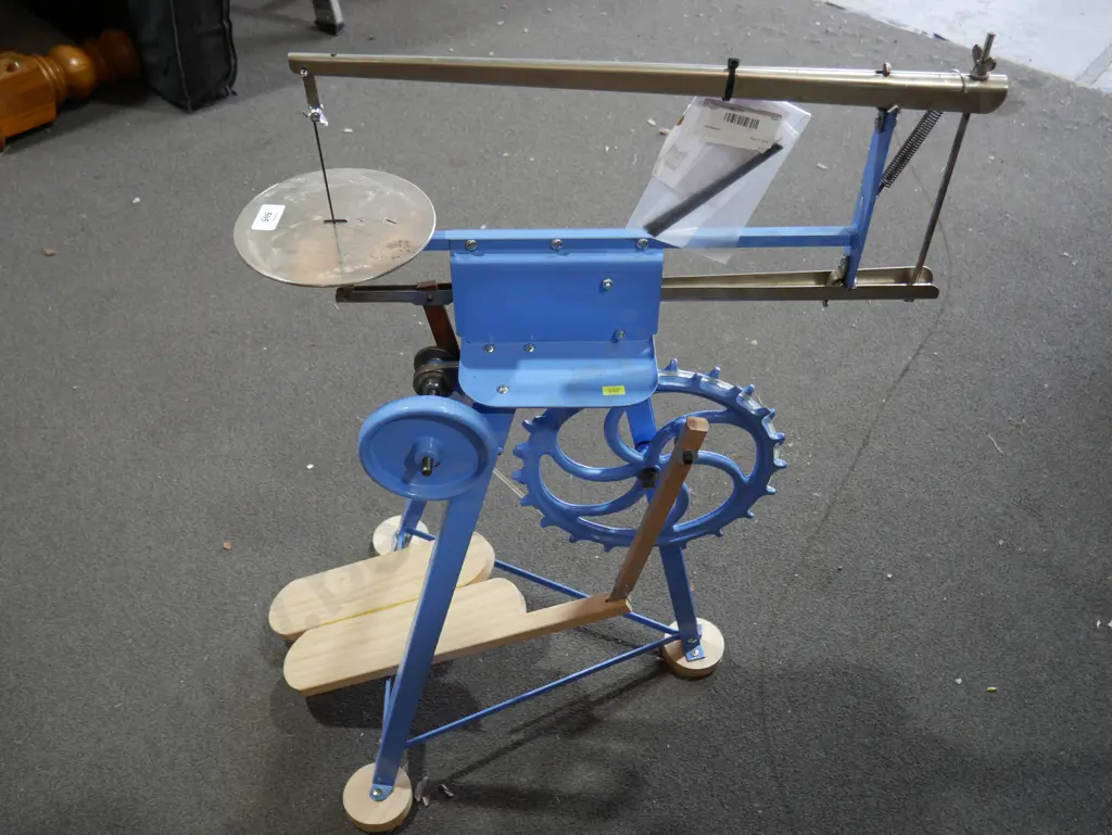 Treadle scroll saw Image 1++