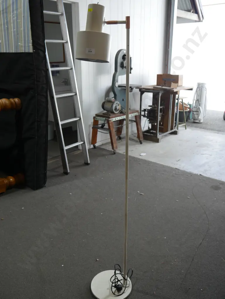 Standing lamp Image 1++