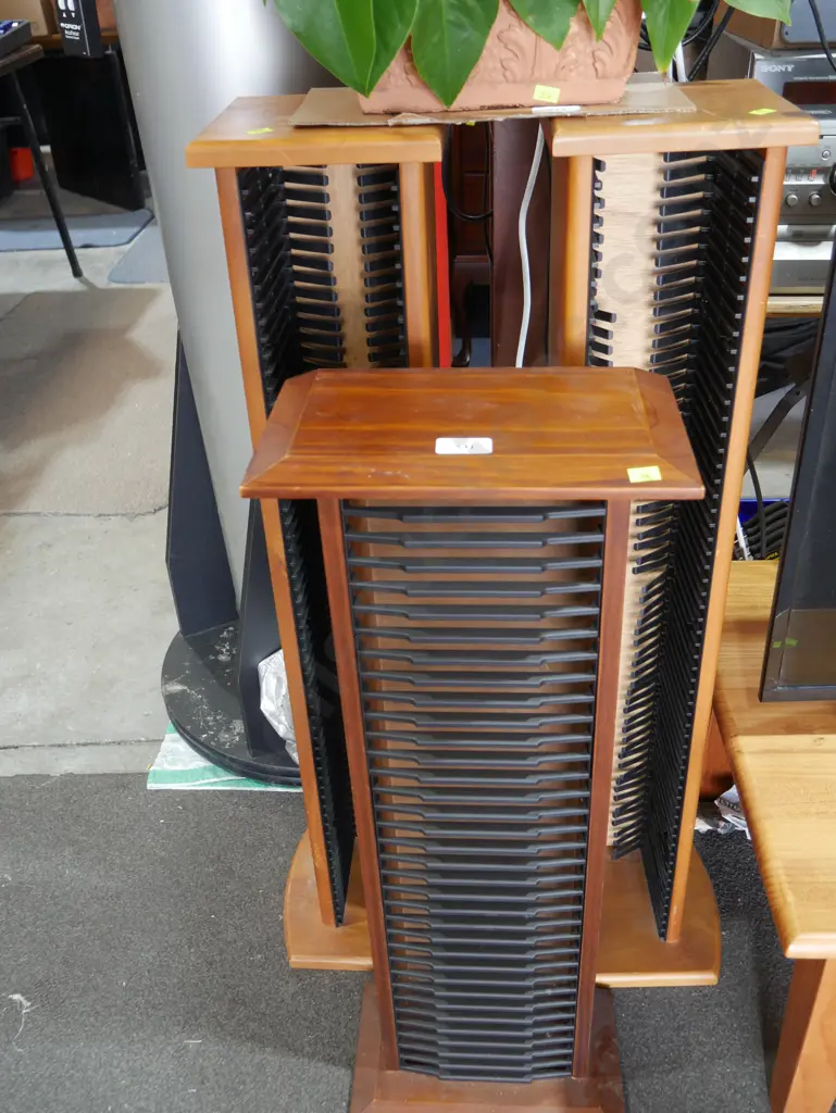 CD and DVD racks Image 1++
