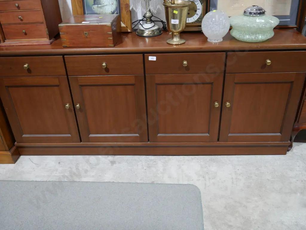 Sideboard Image 1++