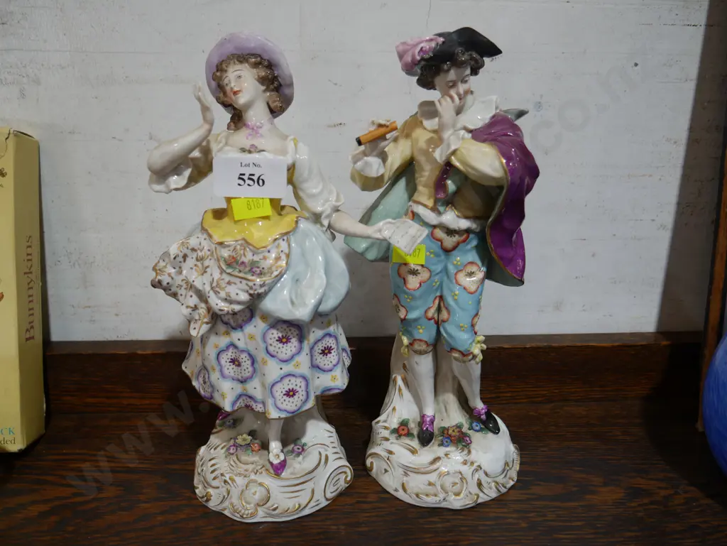 2 figurines Image 1++
