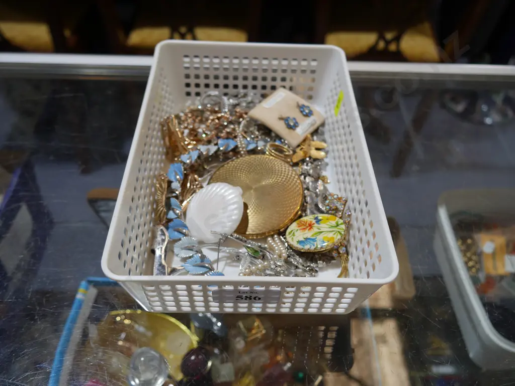 Costume Jewellery Image 1++