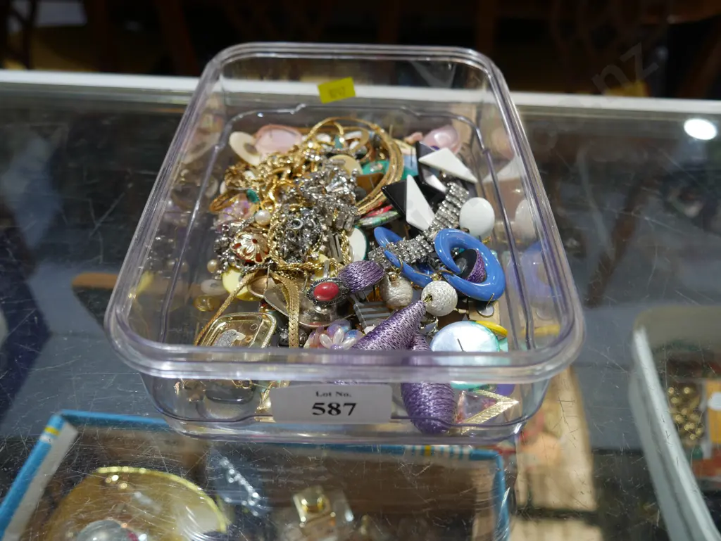 Costume Jewellery Image 1++
