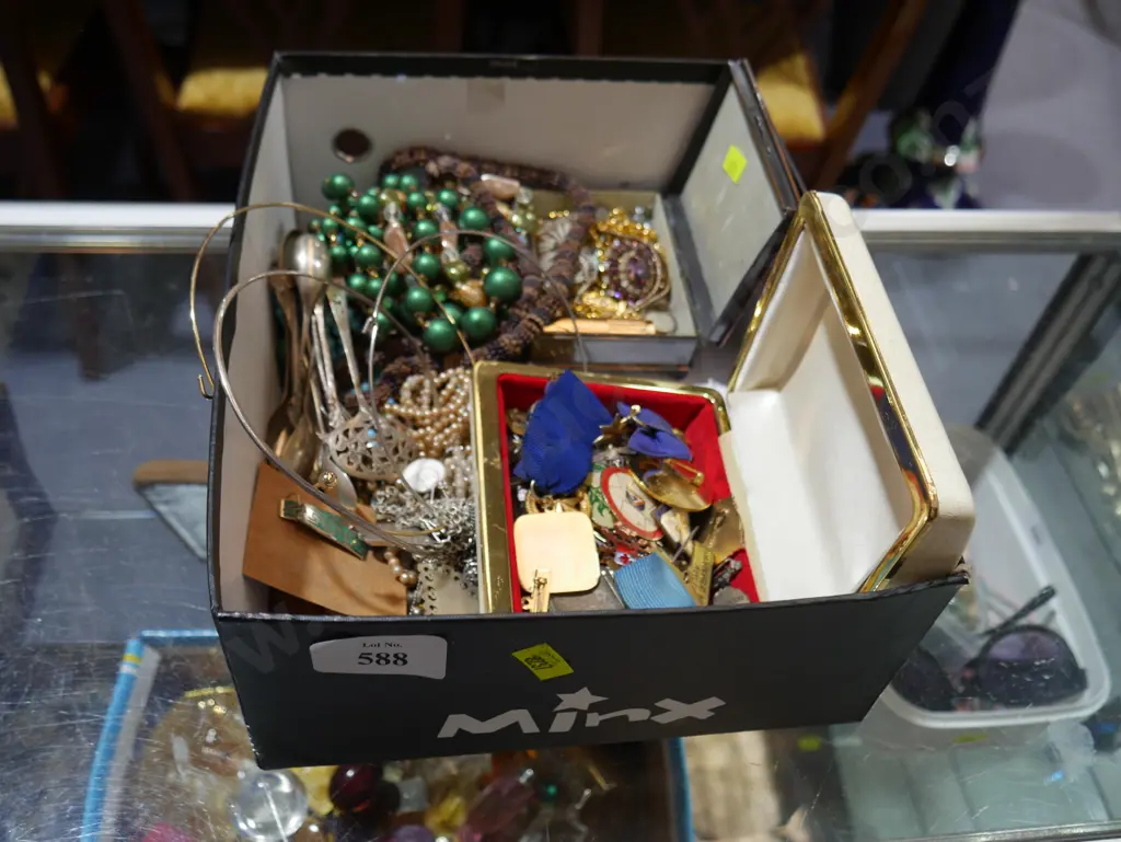 Costume Jewellery Image 1++