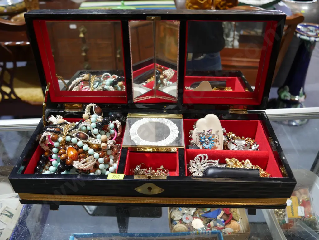 Costume Jewellery Image 1++