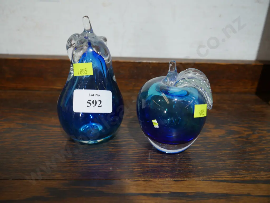 2 signed NZ art glass fruits Image 1++