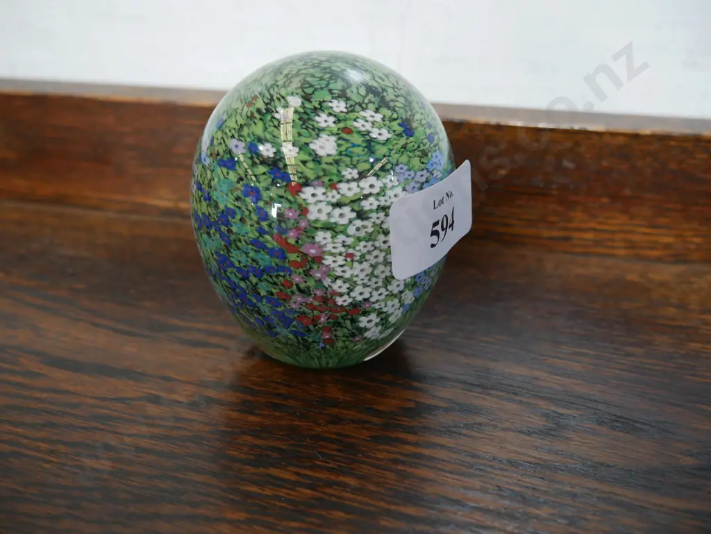 Glass paperweight Image 1++