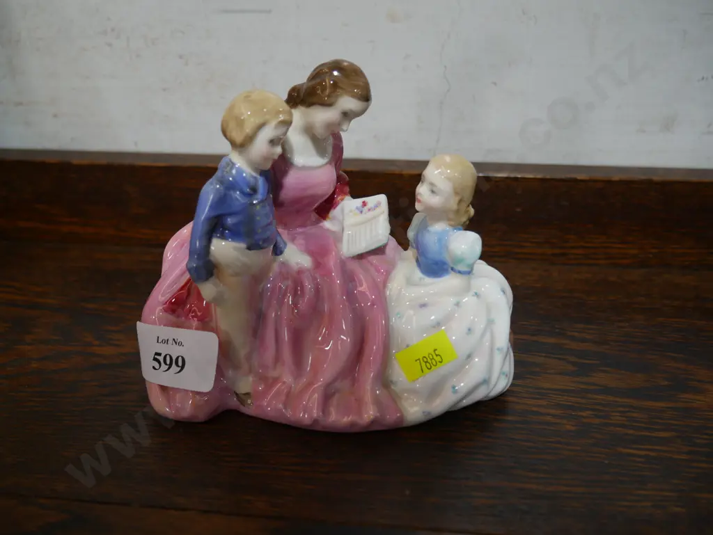 Royal Doulton figurine, the bedtime story Image 1++