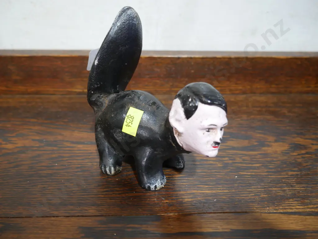 Anti Hitler cast iron skunk Image 1++
