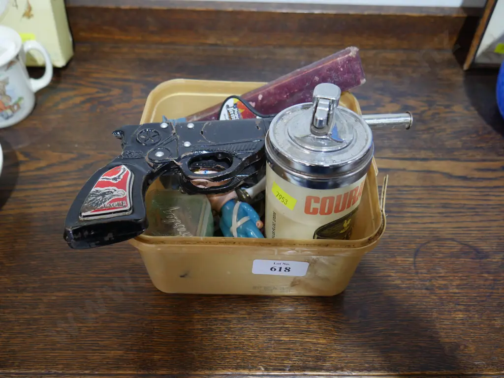 Assorted small collectables, Image 1++