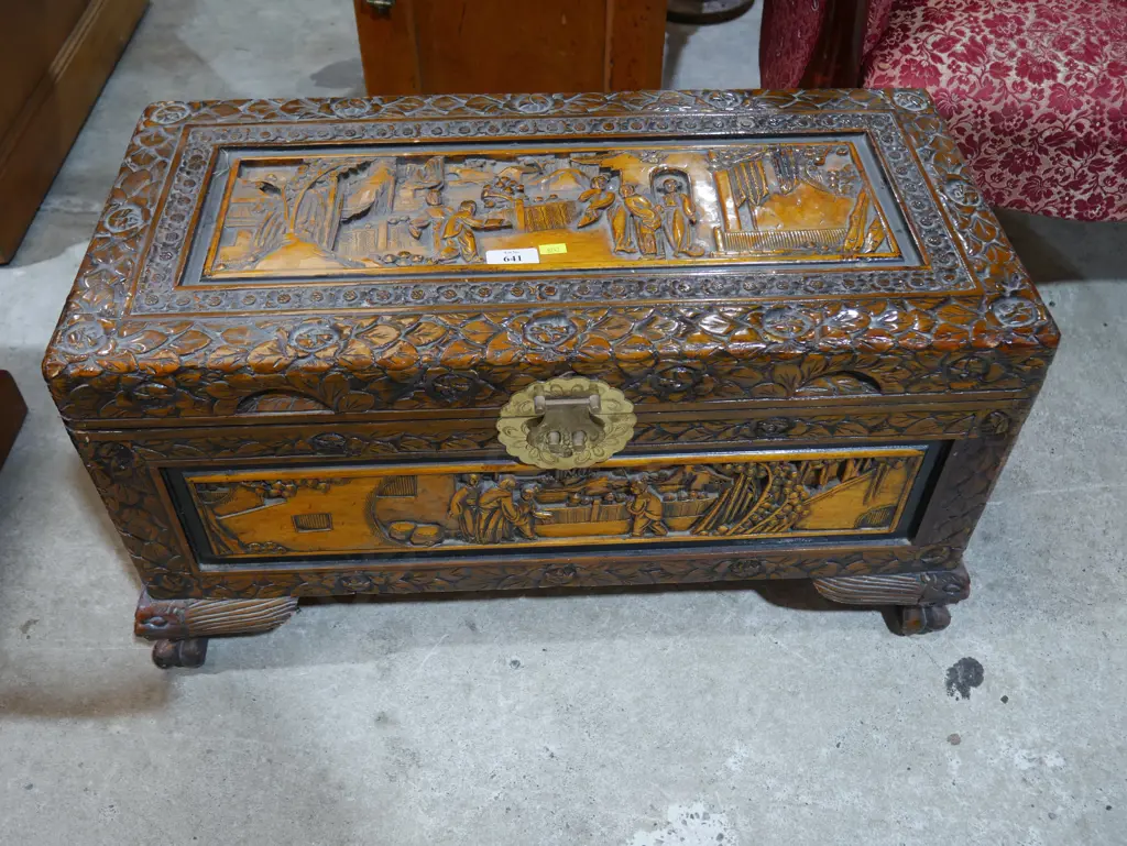 Camphor wood chest Image 1++