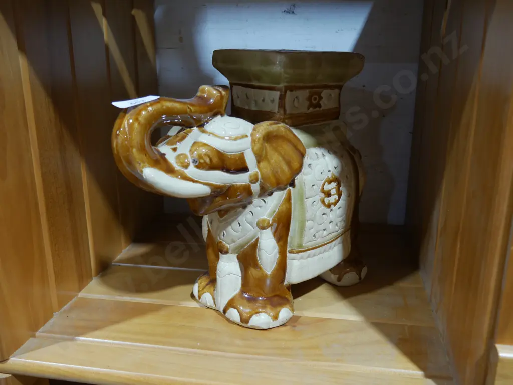 Elephant plant stand Image 1++
