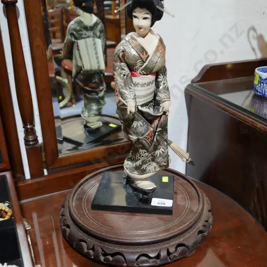 Oriental figurine