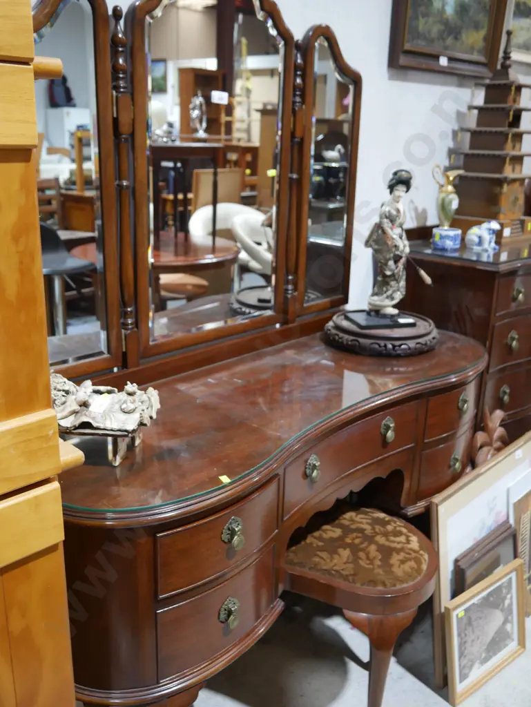 Mirror back dresser and drawer Image 1++