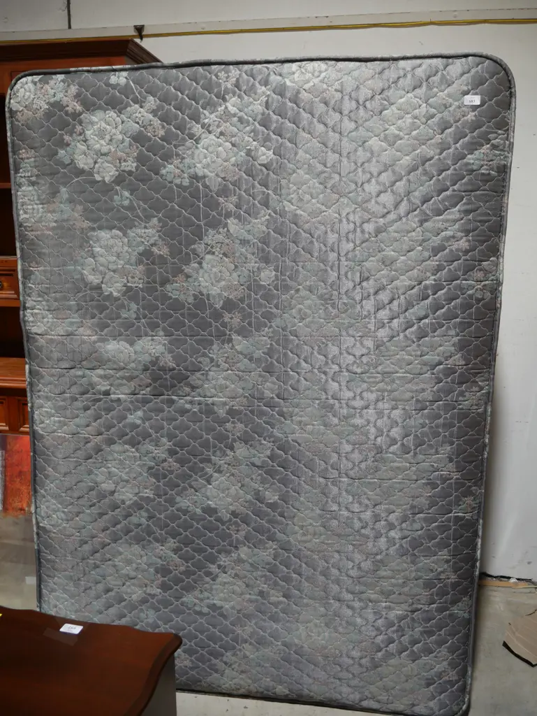 Queen mattress Image 1++