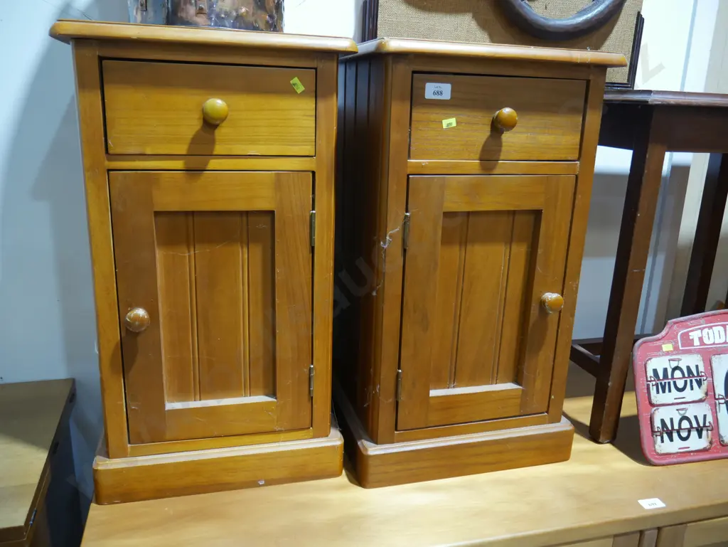 Pair of bedsides Image 1++