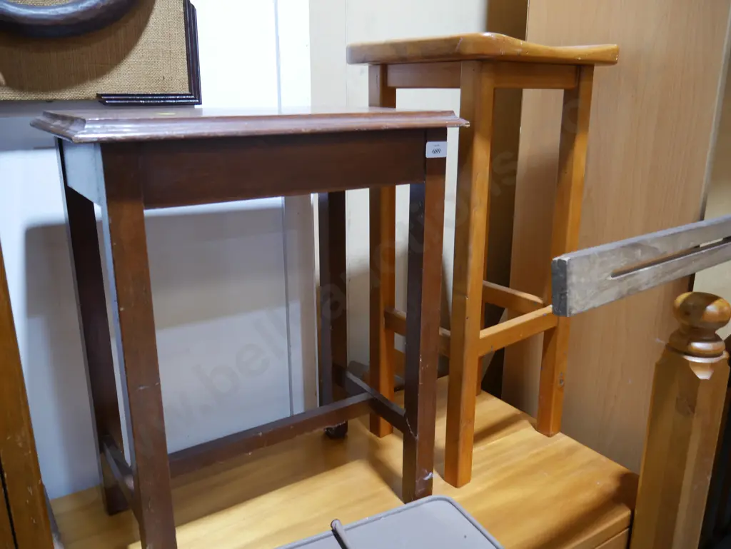 Small table and stool Image 1++
