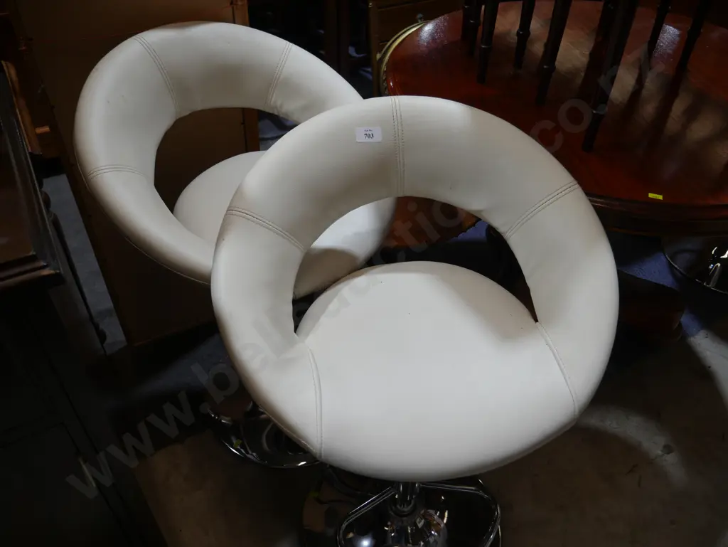 Pair bar stools Image 1++