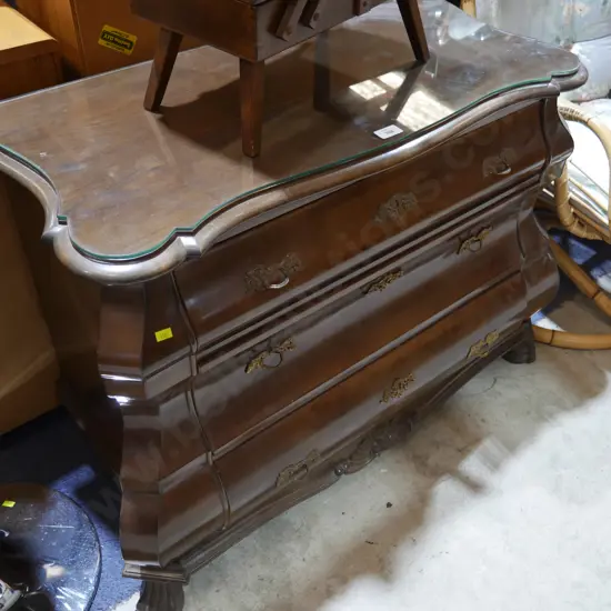 Chest of drawers