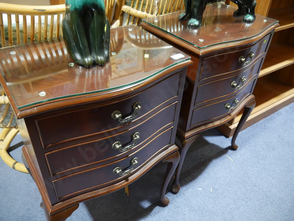 Pair of bedside drawers Image 1++