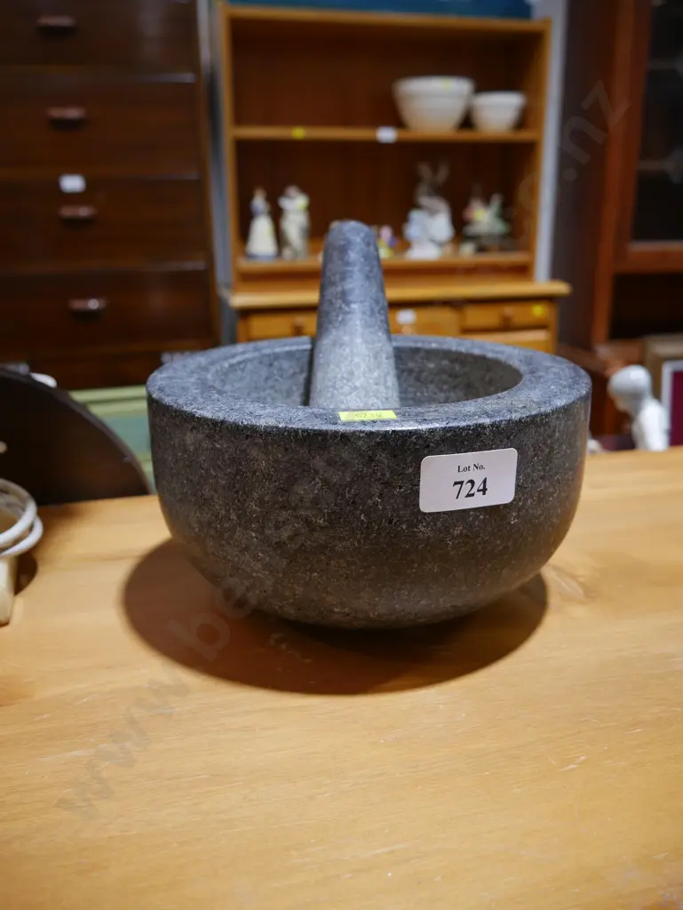 Mortar and pestle Image 1++