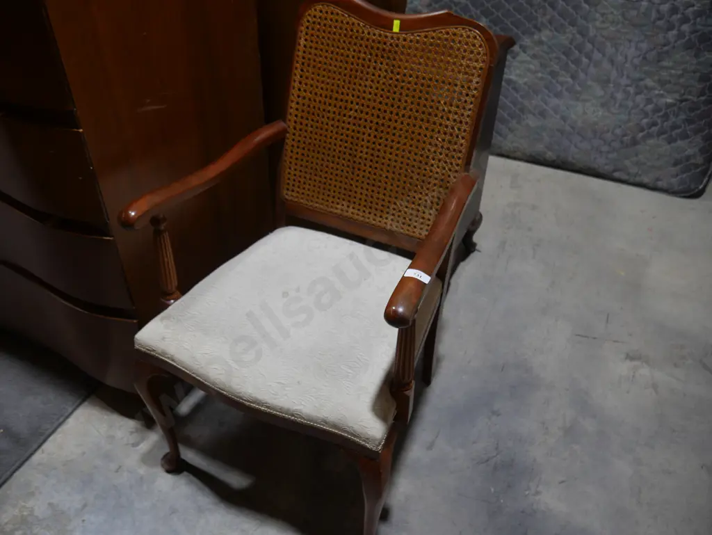 Arm chair Image 1++