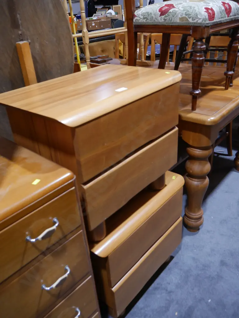 Pair of bedsides Image 1++