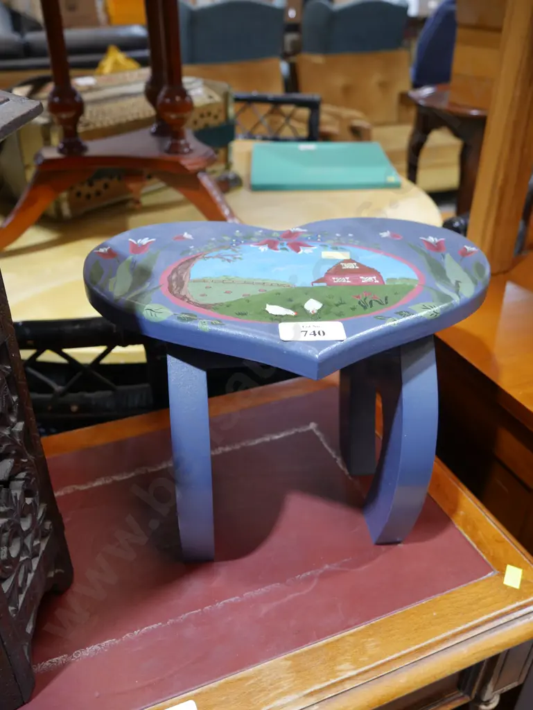 Painted stool Image 1++