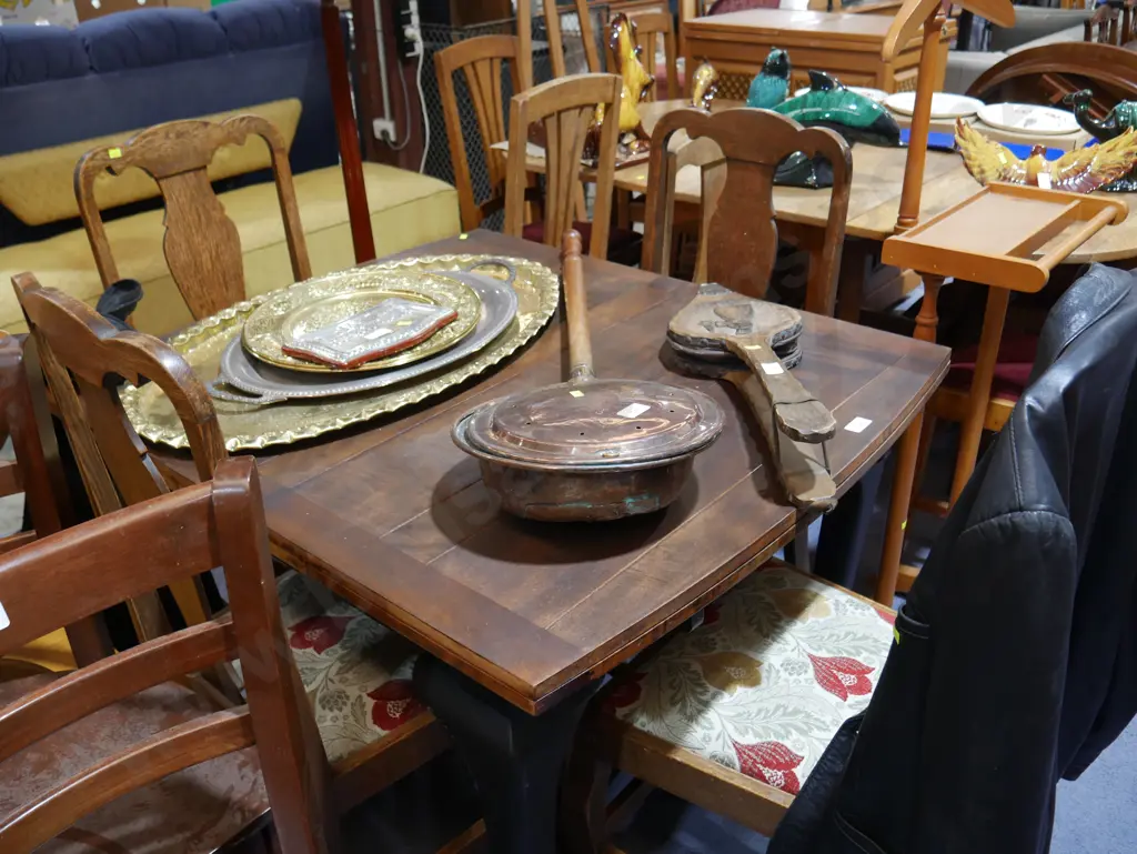 Old table and 4 chairs Image 1++