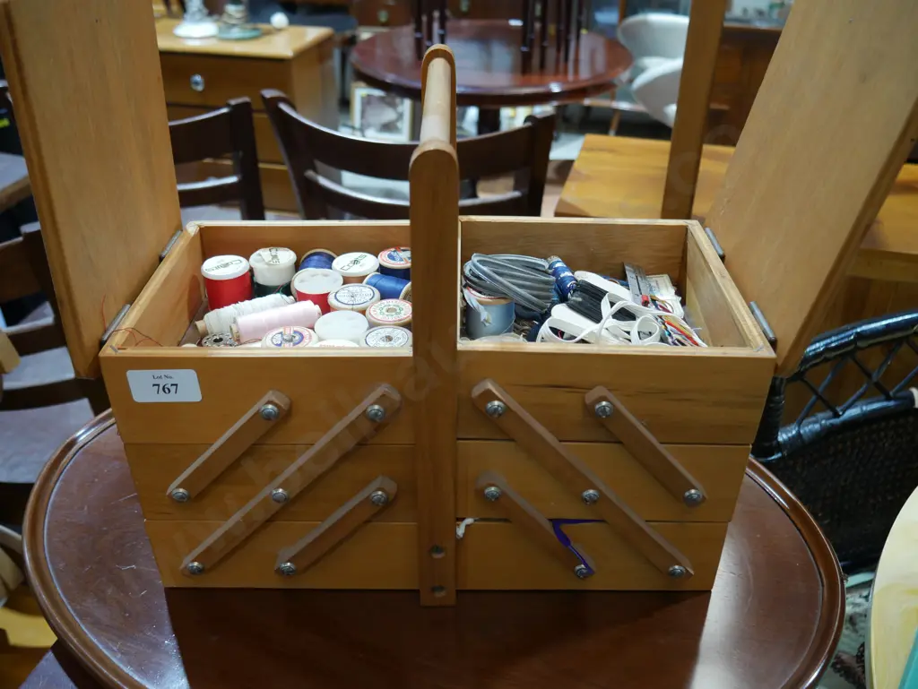 Concertina sewing box and contents Image 1++