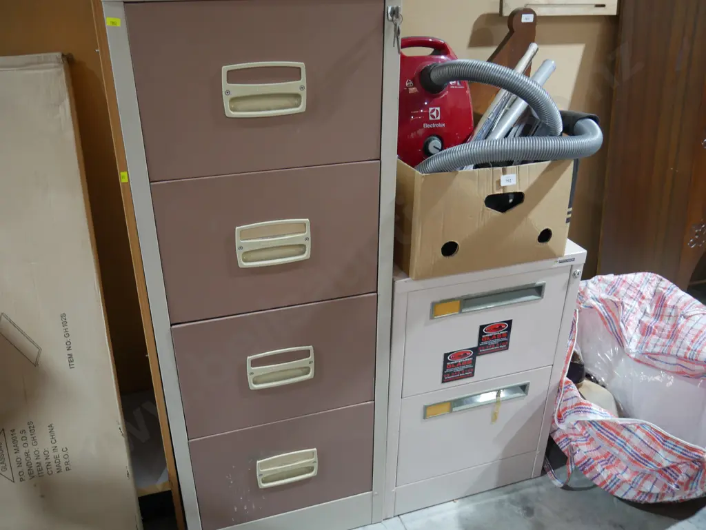4 and 2 drawer filing cabinet Image 1++