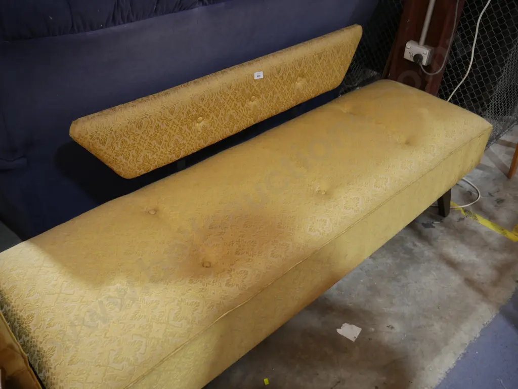 Day couch Image 1++