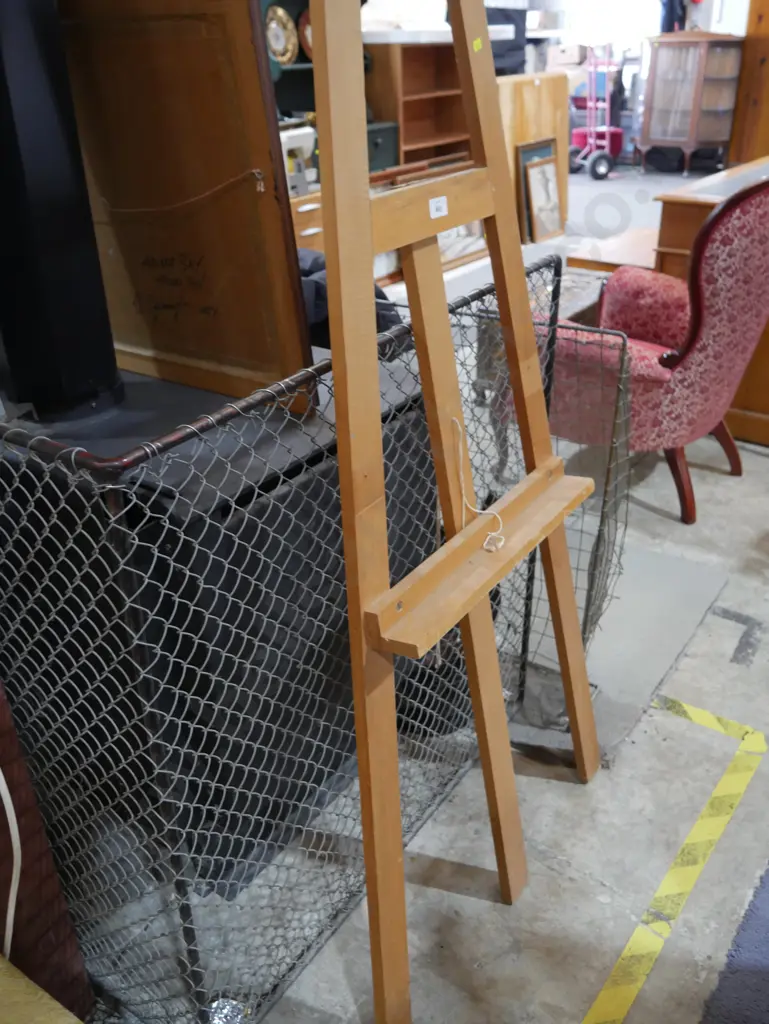Artist easel Image 1++