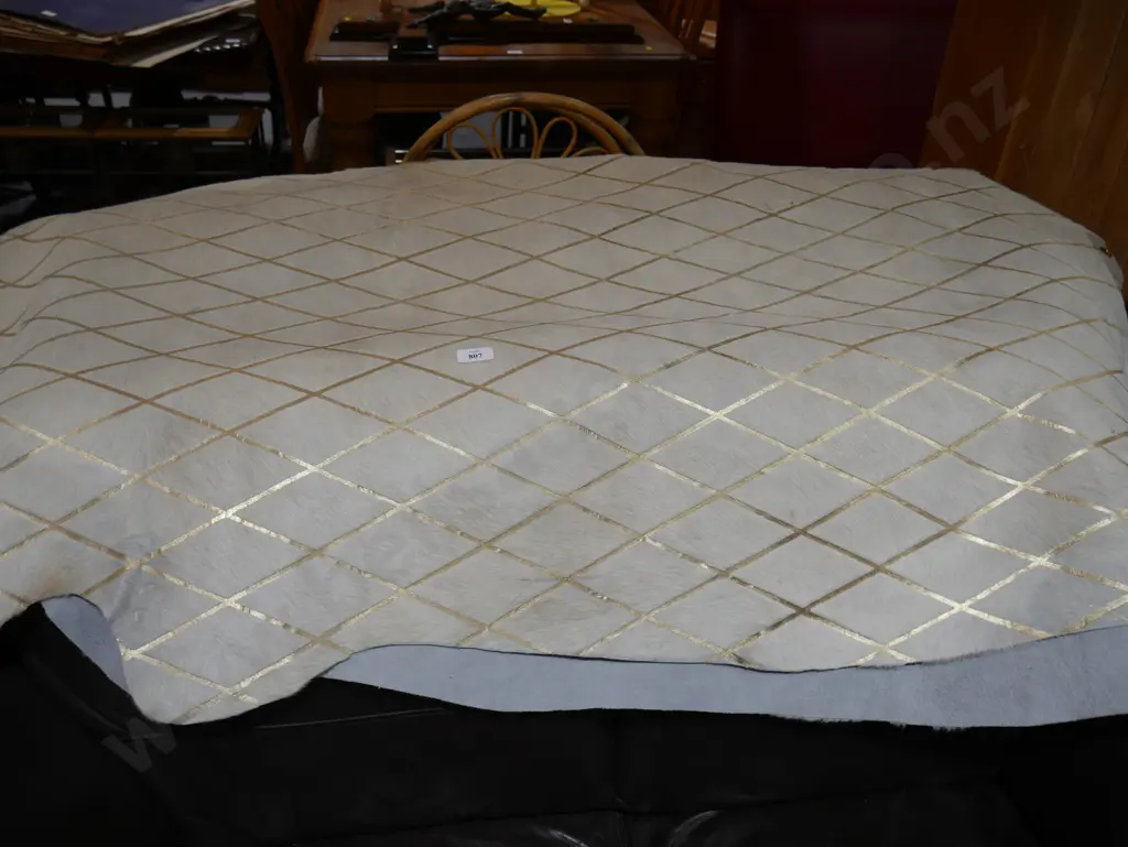 Large animal hide Image 1++