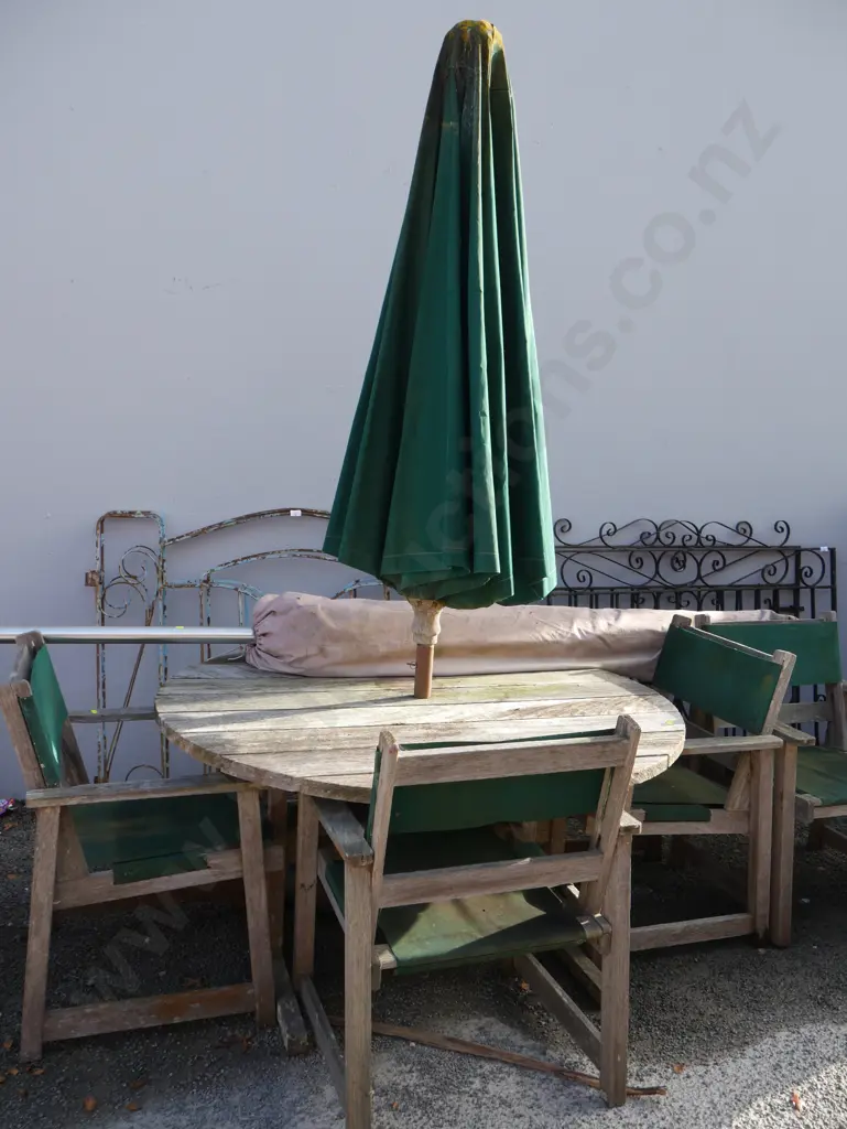 Outdoor table, 4 chairs and 2 umbrellas Image 1++