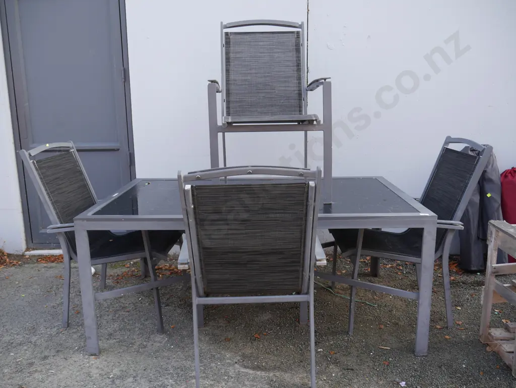 Outdoor table and 4 chairs Image 1++