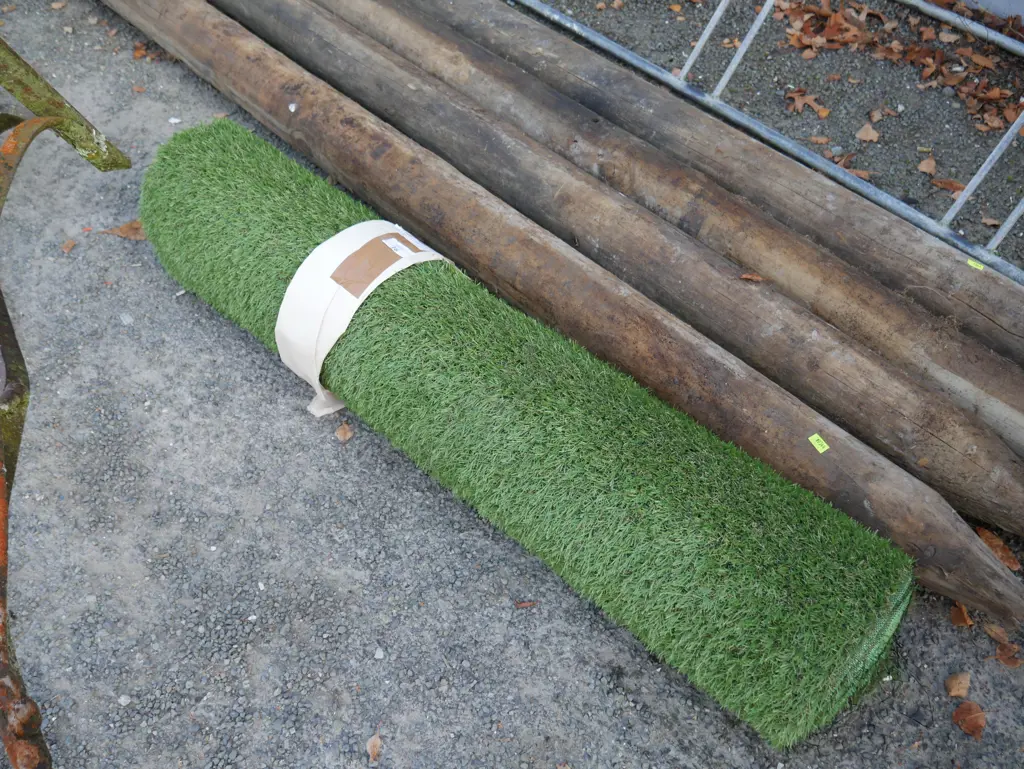 Roll of artificial grass Image 1++